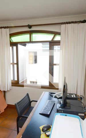 Casa à venda com 180m², 4 quartos e 2 vagasEscritório