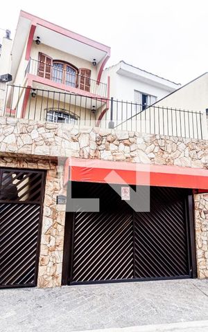 Casa à venda com 272m², 3 quartos e 2 vagasFachada