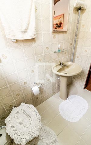 Casa à venda com 272m², 3 quartos e 2 vagasBanheiro 2
