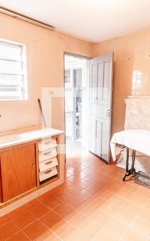 Casa à venda com 272m², 3 quartos e 2 vagasQuarto de Serviço