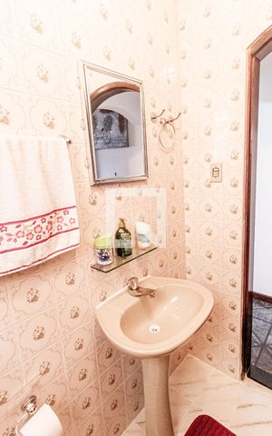 Casa à venda com 272m², 3 quartos e 2 vagasBanheiro 1