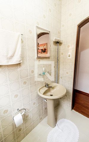 Casa à venda com 272m², 3 quartos e 2 vagasBanheiro 2