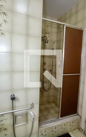 Apartamento à venda com 114m², 4 quartos e sem vaga Apartamento à venda com 114m², 4 quartos e sem vagaBanheiro social