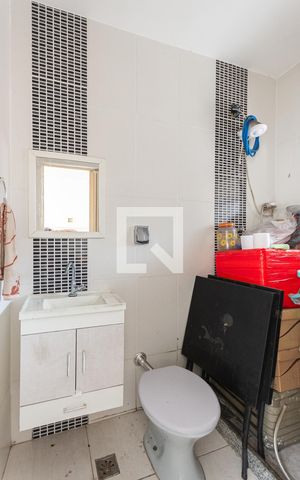 Casa à venda com 240m², 5 quartos e sem vagaBanheiro de serviço