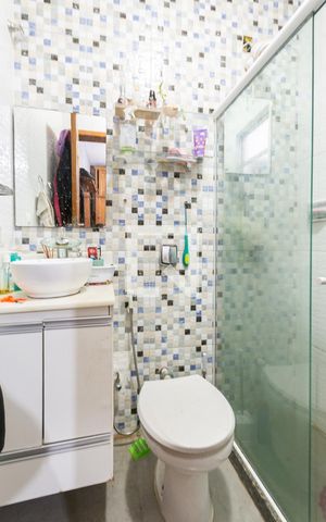 Casa à venda com 240m², 5 quartos e sem vagaBanheiro Suíte 2 (segundo andar)