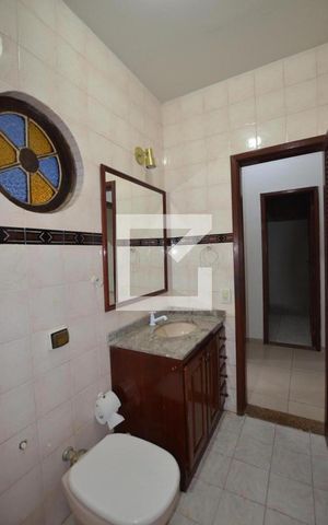 Casa para alugar com 280m², 5 quartos e 3 vagasBanheiro de Serviço