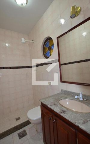 Casa para alugar com 280m², 5 quartos e 3 vagasBanheiro de Serviço