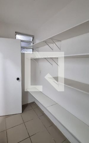 Casa à venda com 301m², 8 quartos e sem vaga Casa à venda com 301m², 8 quartos e sem vagaDispensa