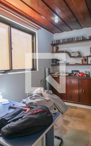 Casa à venda com 550m², 4 quartos e 5 vagas Casa à venda com 550m², 4 quartos e 5 vagasQuarto 4