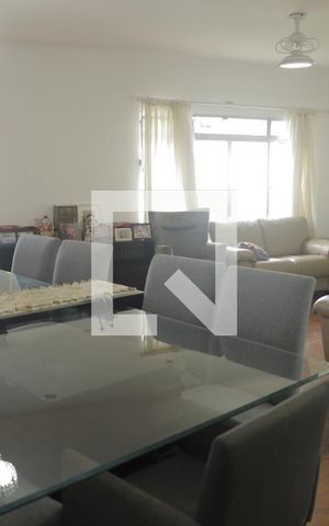 Casa à venda com 330m², 5 quartos e 3 vagasSala