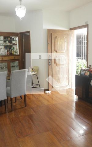 Casa à venda com 330m², 5 quartos e 3 vagasSala