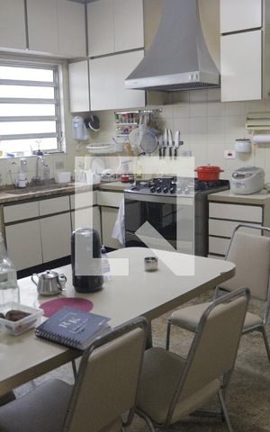 Casa à venda com 330m², 5 quartos e 3 vagasCozinha