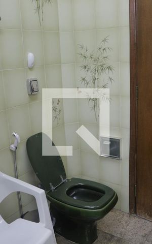 Casa à venda com 330m², 5 quartos e 3 vagasBanheiro