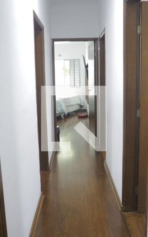 Casa à venda com 330m², 5 quartos e 3 vagasCorredor