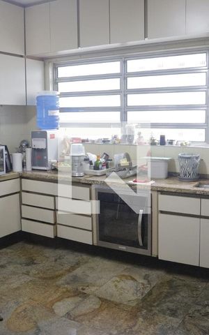 Casa à venda com 330m², 5 quartos e 3 vagasCozinha