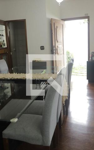 Casa à venda com 330m², 5 quartos e 3 vagasSala