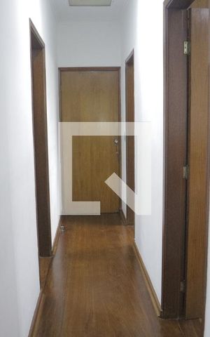 Casa à venda com 330m², 5 quartos e 3 vagasCorredor