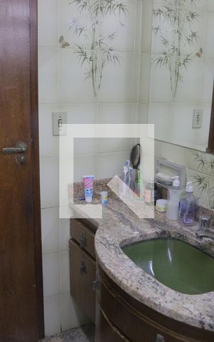 Casa à venda com 330m², 5 quartos e 3 vagasBanheiro