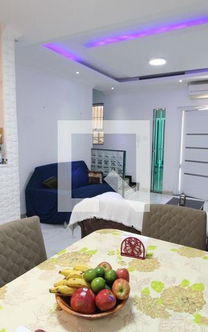 Casa à venda com 220m², 3 quartos e 2 vagasSala