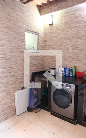 Casa à venda com 220m², 3 quartos e 2 vagasÁrea de Serviço