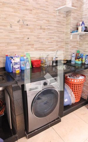 Casa à venda com 220m², 3 quartos e 2 vagasÁrea de Serviço