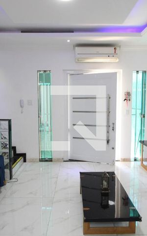 Casa à venda com 220m², 3 quartos e 2 vagasSala