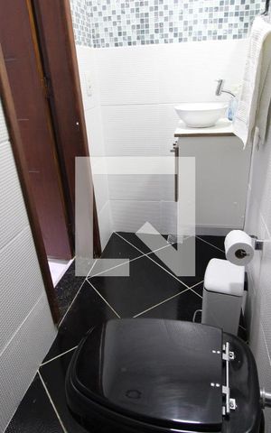 Casa à venda com 220m², 3 quartos e 2 vagasLavabo