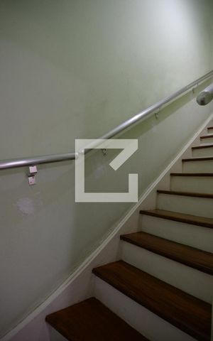 Casa à venda com 90m², 2 quartos e sem vagaEscada
