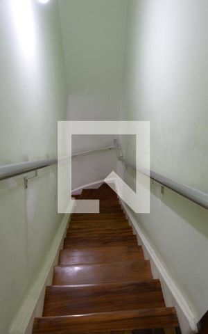 Casa à venda com 90m², 2 quartos e sem vagaEscada
