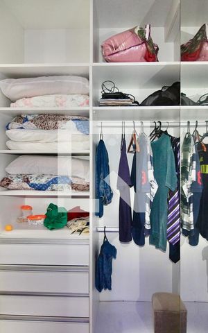 Apartamento para alugar com 80m², 1 quarto e 2 vagas Apartamento para alugar com 80m², 1 quarto e 2 vagasCloset da suíte
