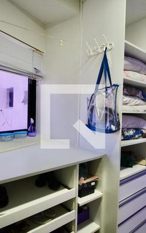 Apartamento para alugar com 80m², 1 quarto e 2 vagas Apartamento para alugar com 80m², 1 quarto e 2 vagasCloset da suíte