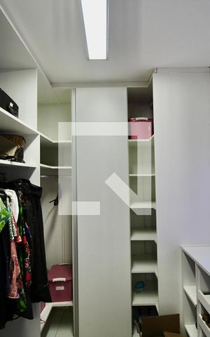 Apartamento para alugar com 80m², 1 quarto e 2 vagas Apartamento para alugar com 80m², 1 quarto e 2 vagasCloset da suíte