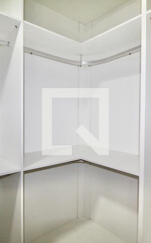 Apartamento para alugar com 74m², 1 quarto e 1 vaga Apartamento para alugar com 74m², 1 quarto e 1 vagaCloset da suíte