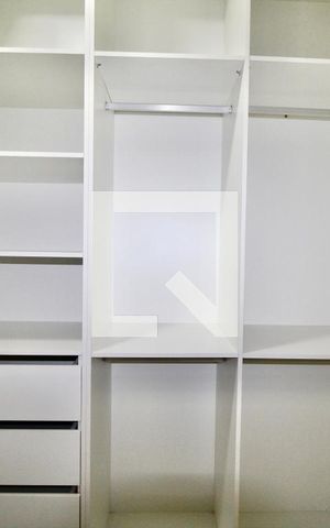 Apartamento para alugar com 74m², 1 quarto e 1 vaga Apartamento para alugar com 74m², 1 quarto e 1 vagaCloset da suíte
