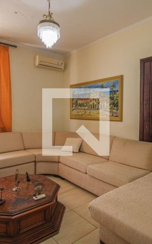 Casa à venda com 350m², 3 quartos e 4 vagas Casa à venda com 350m², 3 quartos e 4 vagasSala