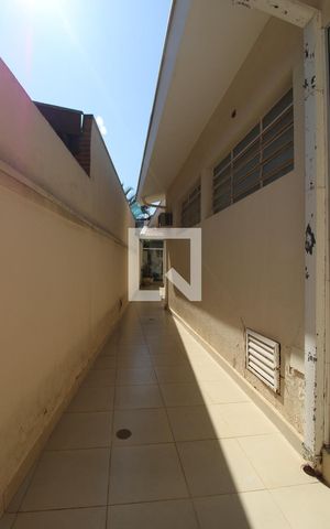 Casa à venda com 350m², 3 quartos e 4 vagas Casa à venda com 350m², 3 quartos e 4 vagasÁrea externa