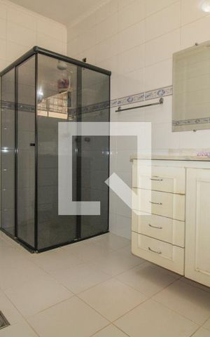 Casa à venda com 350m², 3 quartos e 4 vagas Casa à venda com 350m², 3 quartos e 4 vagasBanheiro