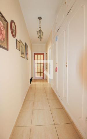 Casa à venda com 350m², 3 quartos e 4 vagas Casa à venda com 350m², 3 quartos e 4 vagasCorredor