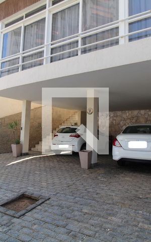 Casa à venda com 350m², 3 quartos e 4 vagas Casa à venda com 350m², 3 quartos e 4 vagasÁrea externa