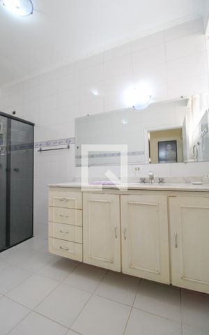 Casa à venda com 350m², 3 quartos e 4 vagas Casa à venda com 350m², 3 quartos e 4 vagasBanheiro