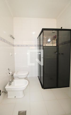 Casa à venda com 350m², 3 quartos e 4 vagas Casa à venda com 350m², 3 quartos e 4 vagasBanheiro