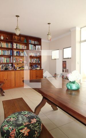 Casa à venda com 350m², 3 quartos e 4 vagas Casa à venda com 350m², 3 quartos e 4 vagasSala