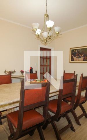 Casa à venda com 350m², 3 quartos e 4 vagas Casa à venda com 350m², 3 quartos e 4 vagasSala