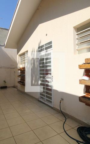 Casa à venda com 350m², 3 quartos e 4 vagas Casa à venda com 350m², 3 quartos e 4 vagasÁrea externa
