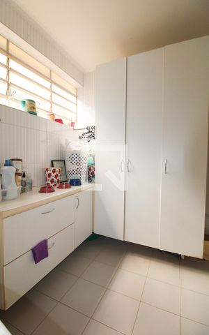 Casa à venda com 350m², 3 quartos e 4 vagas Casa à venda com 350m², 3 quartos e 4 vagasQuarto