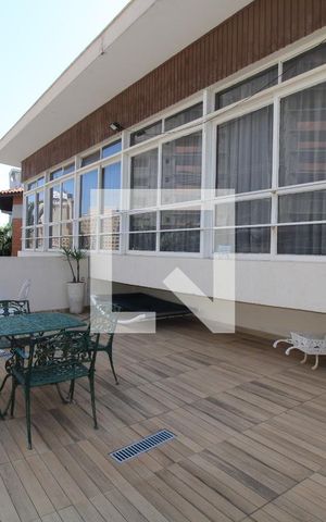 Casa à venda com 350m², 3 quartos e 4 vagas Casa à venda com 350m², 3 quartos e 4 vagasÁrea externa