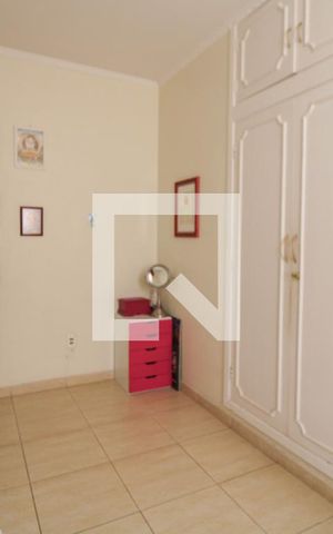 Casa à venda com 350m², 3 quartos e 4 vagas Casa à venda com 350m², 3 quartos e 4 vagasQuarto