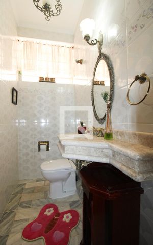Casa à venda com 350m², 3 quartos e 4 vagas Casa à venda com 350m², 3 quartos e 4 vagasBanheiro