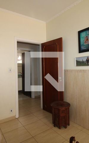 Casa à venda com 350m², 3 quartos e 4 vagas Casa à venda com 350m², 3 quartos e 4 vagasSala