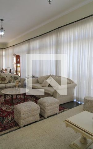 Casa à venda com 350m², 3 quartos e 4 vagas Casa à venda com 350m², 3 quartos e 4 vagasSala